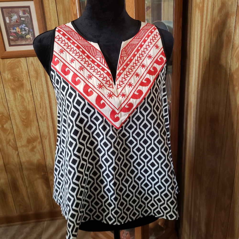 THML Black and White Sleeveless Graphic Blouse